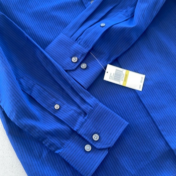 NWT Van Heusen Long Sleeve Blue Striped Shirt - Size M (15-15 1/2) - Picture 5 of 9